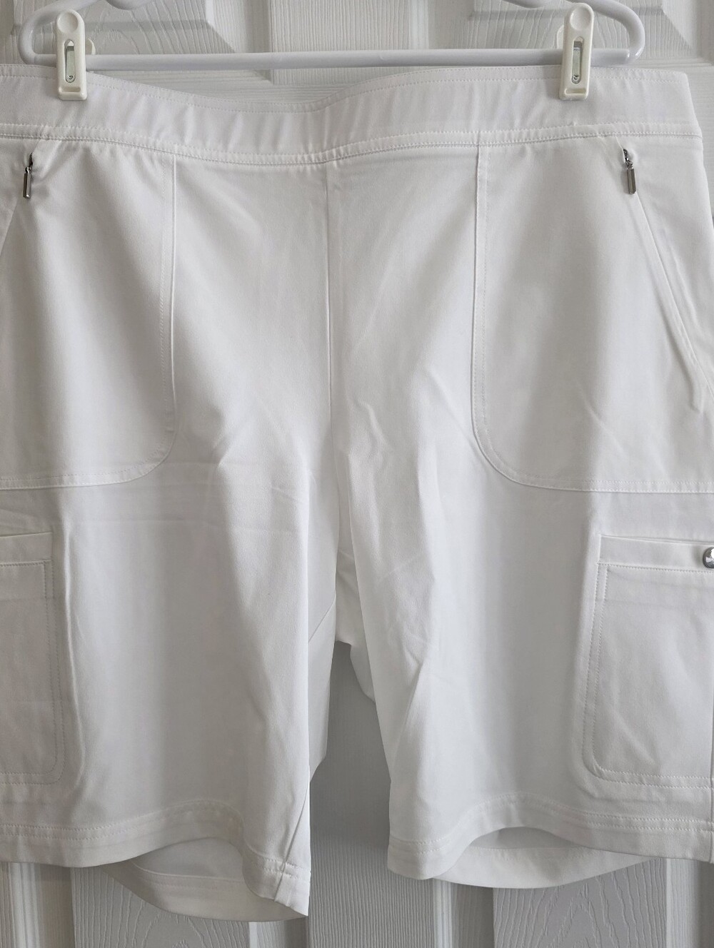 Chico's 3.5 US 18 White Cargo Shorts Zip Pockets Activeware